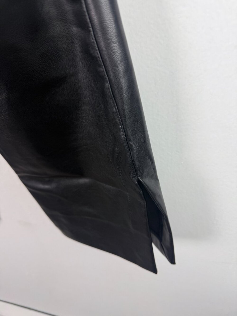 NWT Abercrombie & Fitch 90s Straight Ultra High Rise Vegan Leather Pant 27 SHORT - Picture 6 of 11